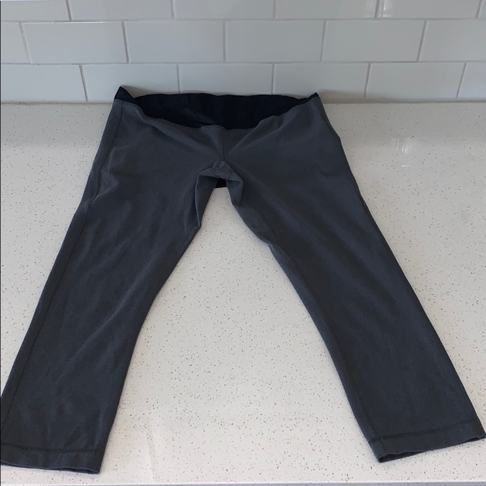 Great condition Ingrid & Isabel maternity pants